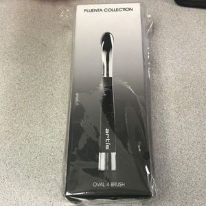 New Artis Fluenta Collection Oval 4 brush